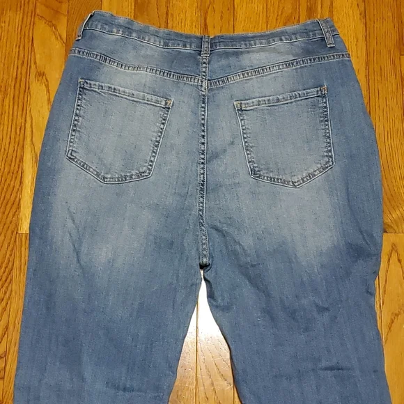 Fashion Nova size 18 distress jeans - Picture 6 of 9